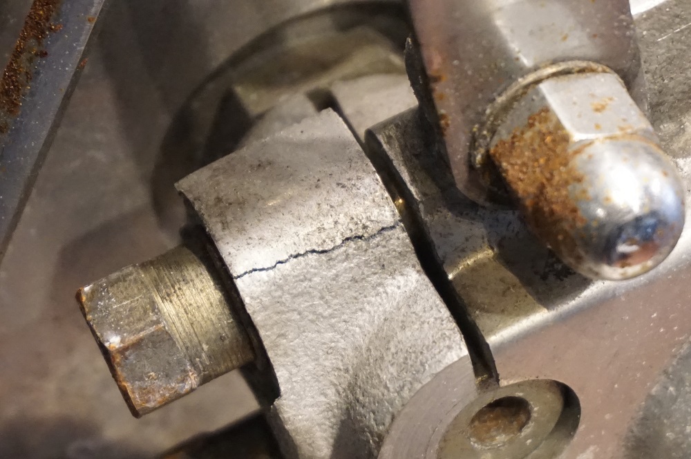ロイヤルエンフィールド　クラッチ強化バックステップ修正　修理修理