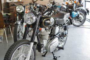 Royal Enfield 作業色々　エンジンとかハンドルとかタイヤ交換など