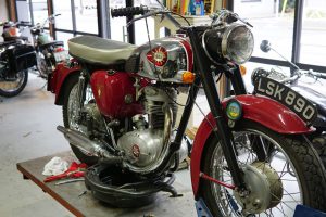 BSA C15エンジンオイル交換とロイヤルエンフィールド ポート加工