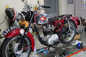 BSA C15　オイル漏れ修理のはずが電装修理に