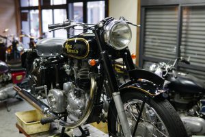 ロイヤルエンフィールド 旧型アイアンBULLET500の中古車仕上げの続き