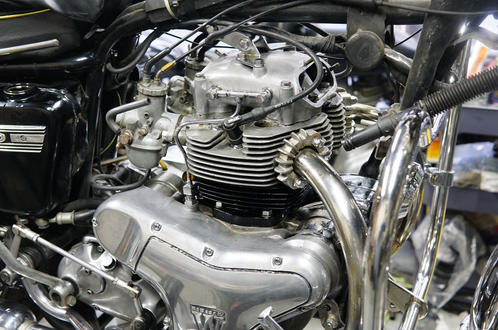 カワサキ W1SAのエンジン腰上オーバーホール　組み立て