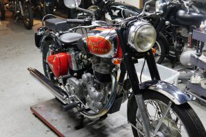 ロイヤルエンフィールド アイアンモデルの中古車の納車整備&販売準備中！