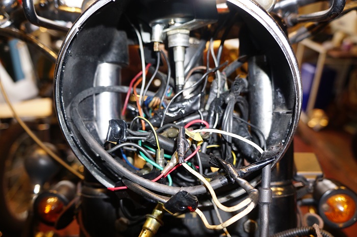 ロイヤルエンフィールド　ハーネス交換