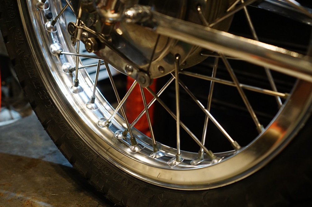 ロイヤルエンフィールド　タイヤ交換