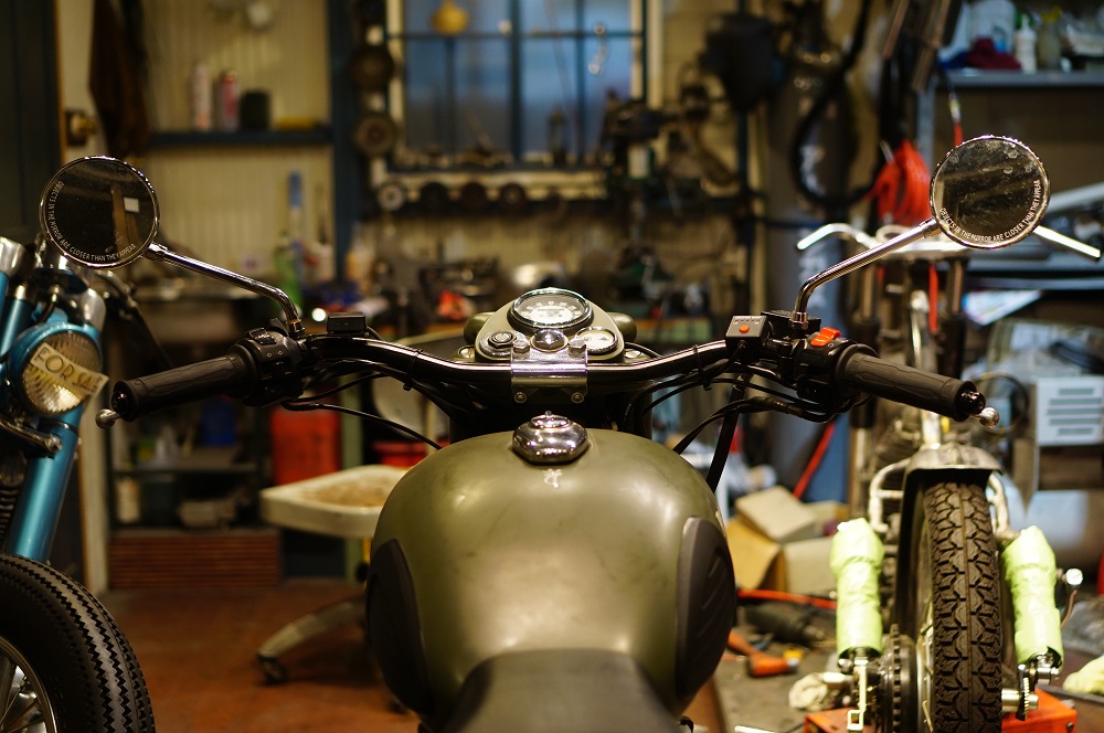 ロイヤルエンフィールド　クラシック500　ハンドル交換