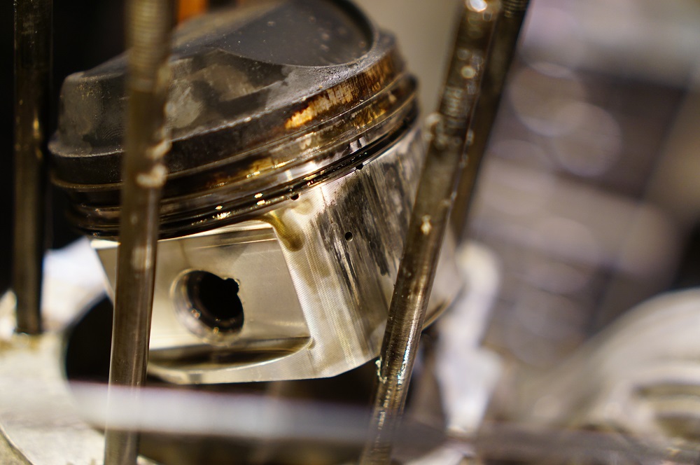 新車とか、エンジンをオーバーホールした際などに聞く、慣らし。