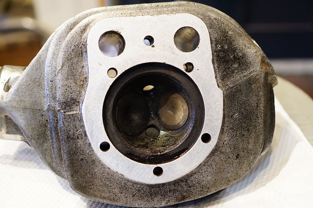 ロイヤルエンフィールド　ヘッドガスケット抜け