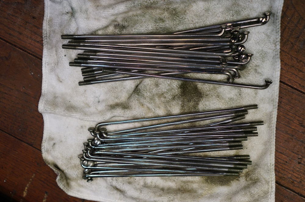 ステンレススポークのバフ掛け