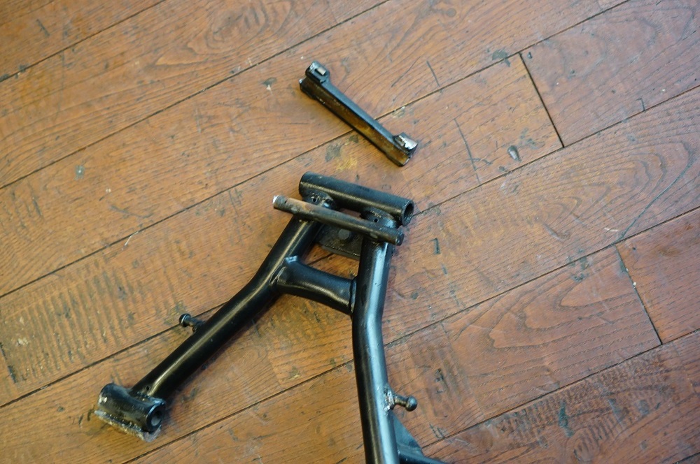 センタースタンドの修理