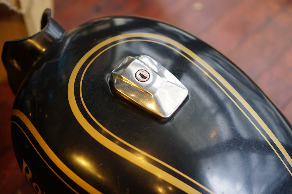 ロイヤルエンフィールド　ガソリンタンクキャップ