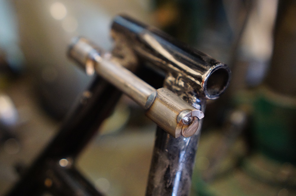 ロイヤルエンフィールド　センタースタンド修理