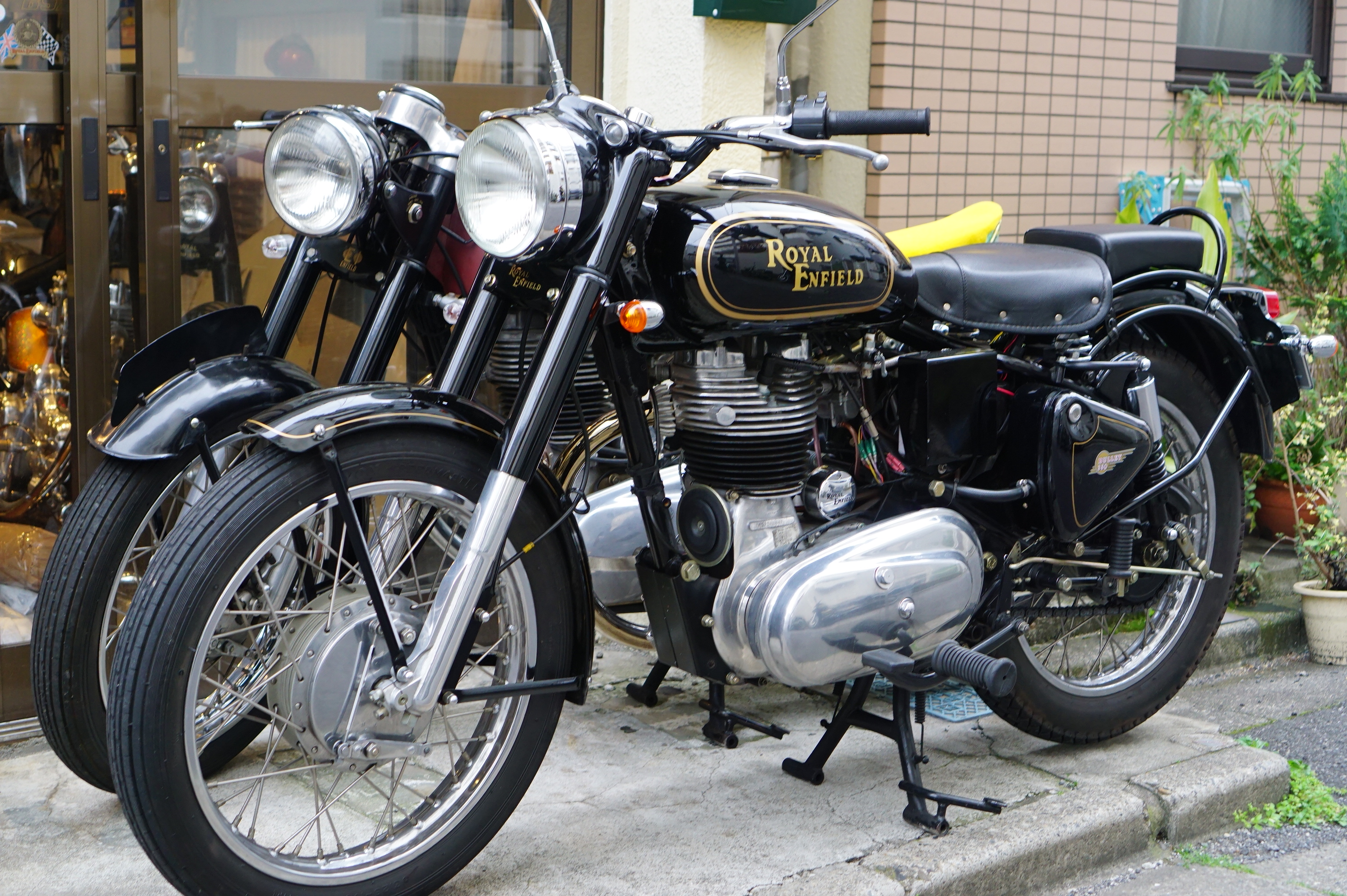 ロイヤルエンフィールド定期点検　新古車こそ怪しい