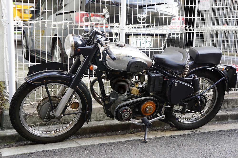 ロイヤルエンフィールド　カスタム！