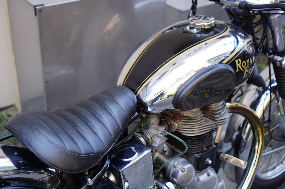 連休前色々作業　ﾛｲﾔﾙｴﾝﾌｨｰﾙﾄﾞのスタンドショート化とかオイル交換とか