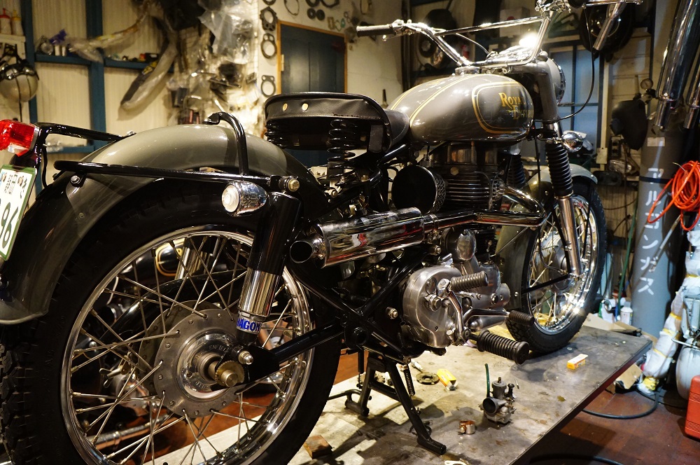 ロイヤルエンフィールド車検整備　アマルキャブに変更！