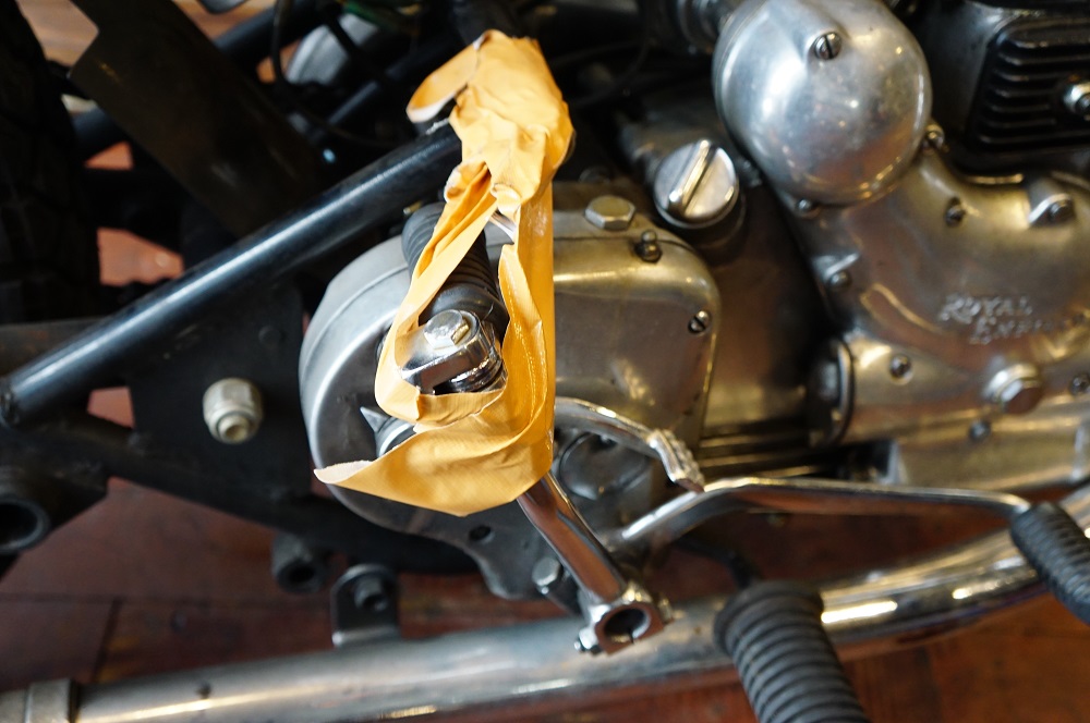 ロイヤルエンフィールド　キックがだら～ん