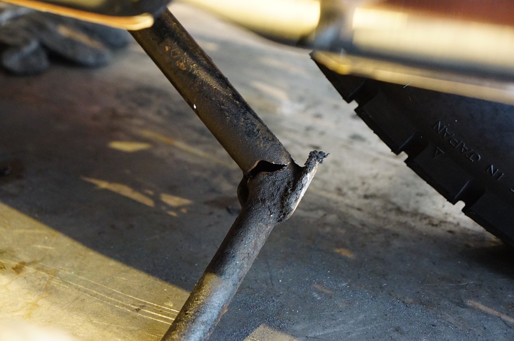 メグロ　センタースタンド修理&補強