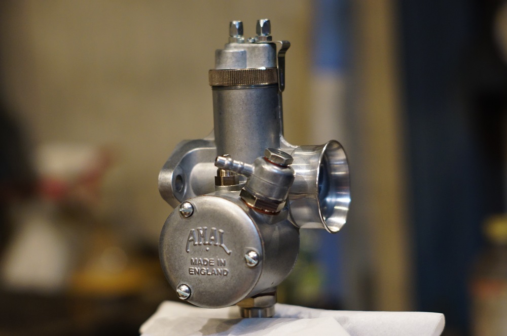 ロイヤルエンフィールド　AMALモノブロックキャブレター装着