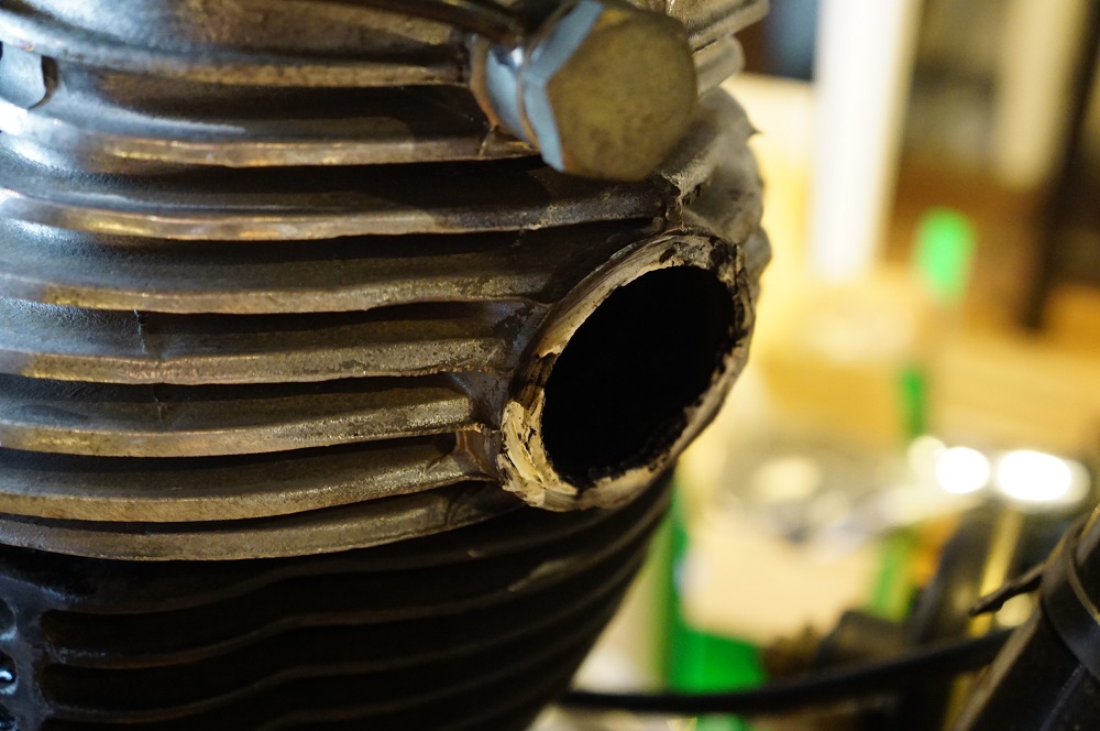 ロイヤルエンフィールド　排気漏れ修理にスミスメーターとカスタム打ち合わせなど