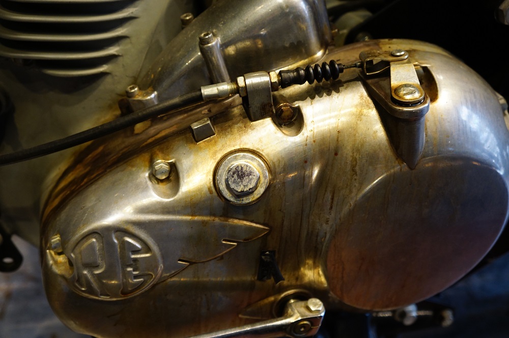 ロイヤルエンフィールド　ガソリン漏れ&ポイントシート