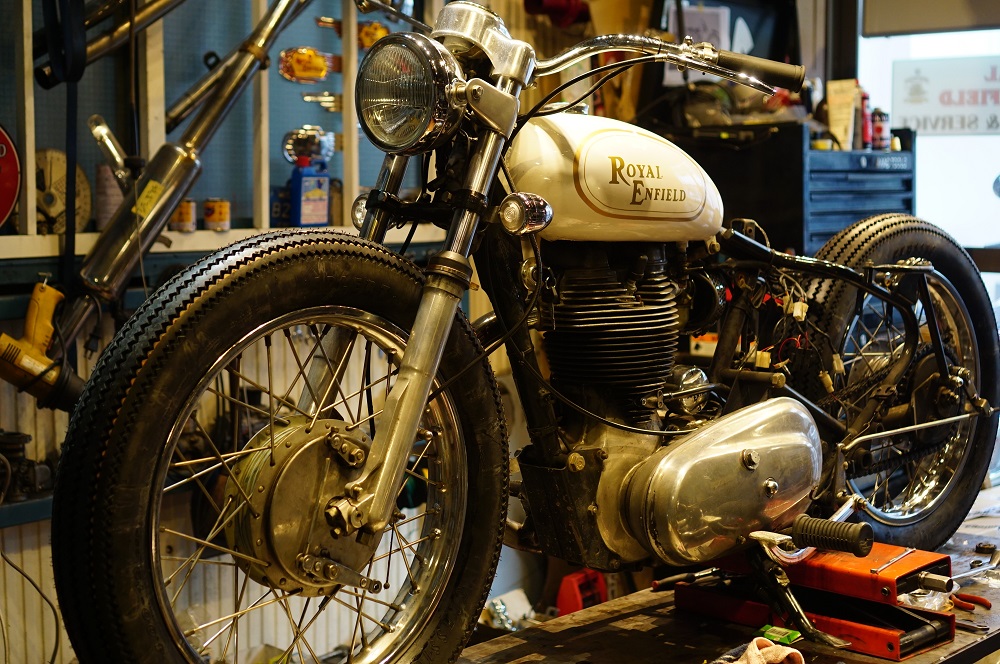 ロイヤルエンフィールドBULLET　カスタムスタート！