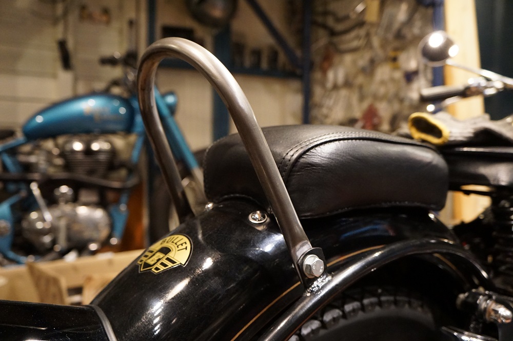 ロイヤルエンフィールド　カブ用キャリア取り付け