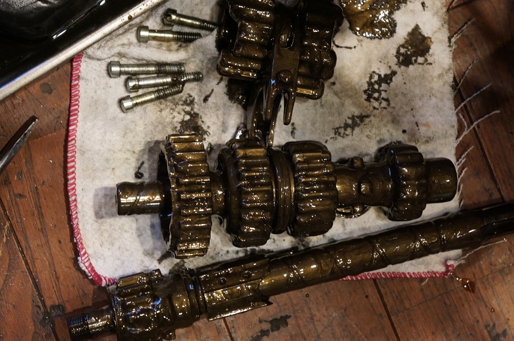 ロイヤルエンフィールド　ミッション修理