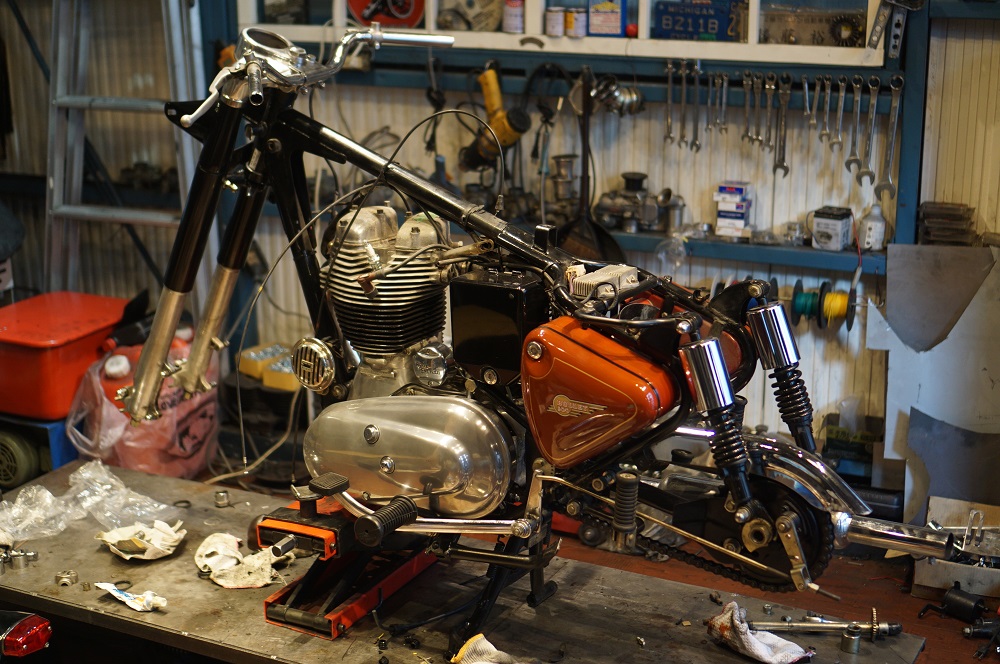 ロイヤルエンフィールド　旧型アイアン５００　納車整備&カスタム