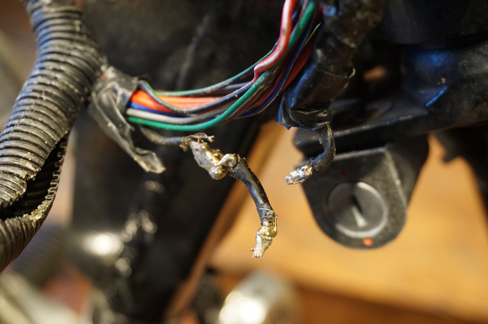 ロイヤルエンフィールド　配線修理