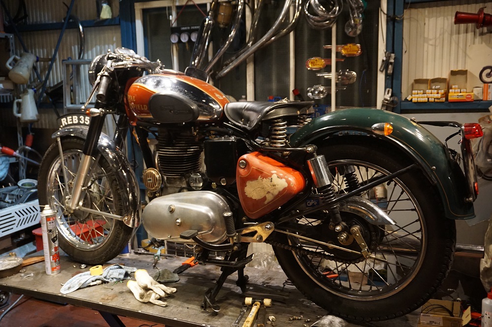 ロイヤルエンフィールド　車検整備　遠方からどうもです