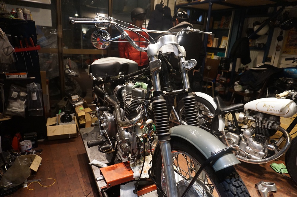 ロイヤルエンフィールド　カスタム　トップヨーク化