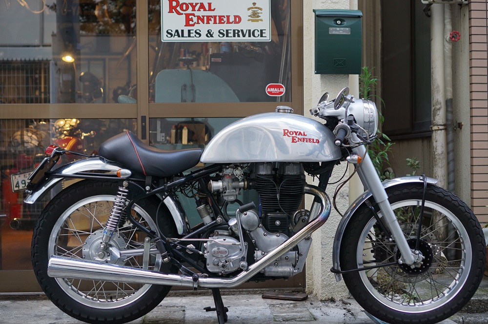 チェーンカバー加工　ロイヤルエンフィールド　カフェレーサー入荷