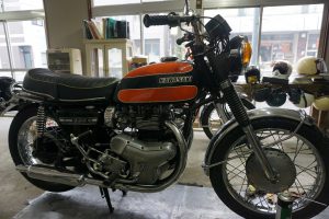 W1SAエンジン修理　明日は臨時休業です