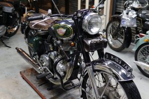色々な呼び方があって誰か統一してくれないかと思っておりますが、とりあえずいつものバイクの整備をしていきます