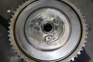 ロイヤルエンフィールド エンジンの点検とクラッチ板交換