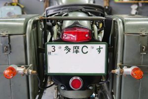 ロイヤルエンフィールドのアーミーにルーカステールセット