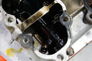 カワサキ W1S エンジン腰上オーバーホール　オーバーサイズピストンとバルブ&ガイド交換