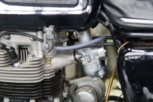 カワサキW1　純正キャブが調子悪いので、AMALキャブへ交換