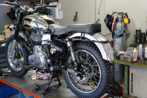 ロイヤルエンフィールドの作業色々　修理やカスタム