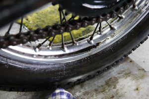 マフラーから白煙ボウボウ、ブリーザーからオイルがブシャブシャの修理