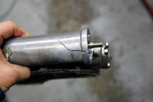 ロイヤルエンフィールド　エンジン部品がバッコリ割れた修理