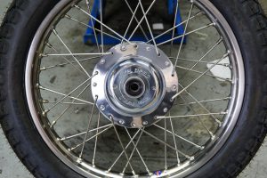 ロイヤルエンフィールドのスポークホイールをピッカピカにする