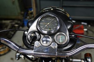 ロイヤルエンフィールド　スミスクロノメトリックメーター取付け
