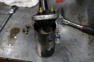 ロイヤルエンフィールドの修理　点火コイルの中身がこんにちは
