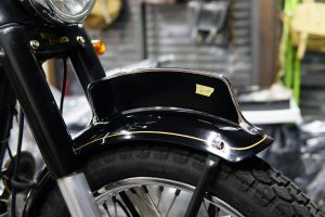 ロイヤルエンフィールドにフロントナンバープレート取り付け