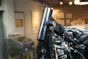 アイアンモデルのBULLETに、1949年のトップヨークを付ける