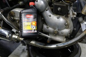 ロイヤルエンフィールドの作業色々　オイル交換タイヤ交換フェンダーステー折れ